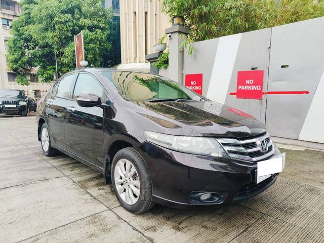 https://images10.gaadi.com/usedcar_image/4630810/original/processed_ef361addd30e23df2f8ab1a4e19c10a7.jpeg?imwidth=6400