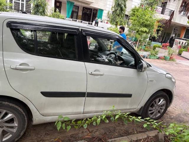 https://images10.gaadi.com/usedcar_image/4630812/original/processed_2d655bce-aae0-40e2-a43f-0276ff9d1747.jpeg?imwidth=6401