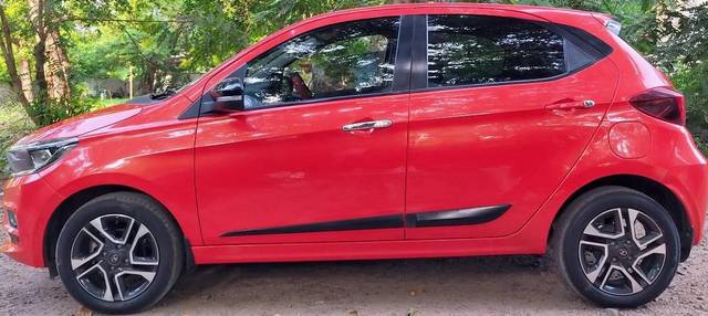 https://images10.gaadi.com/usedcar_image/4630815/original/processed_3a61220b-f703-447a-a079-3c479ddb3565.jpg?imwidth=6402