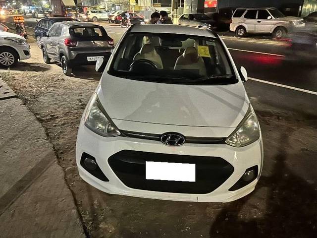 https://images10.gaadi.com/usedcar_image/4630816/original/processed_1cbf0af6-966f-4fed-af88-06929ba4c757.jpeg?imwidth=6402