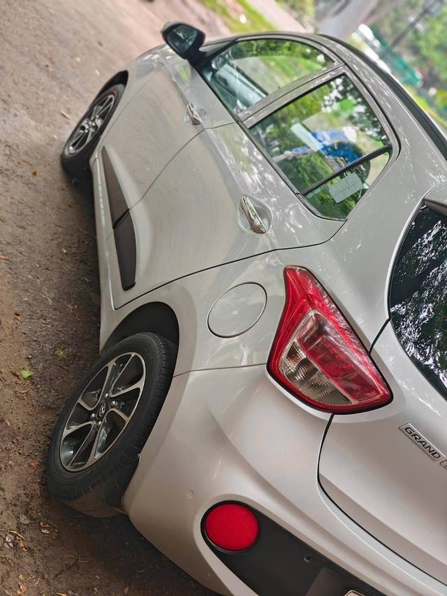 https://images10.gaadi.com/usedcar_image/4630823/original/processed_90c0f4030fd75e04957a143670433c5f.jpg?imwidth=6402