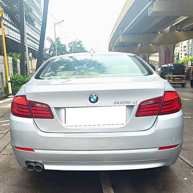 https://images10.gaadi.com/usedcar_image/4630836/original/processed_93b20b9caa211f2350fa718deb1bd0f0.jpeg?imwidth=6402