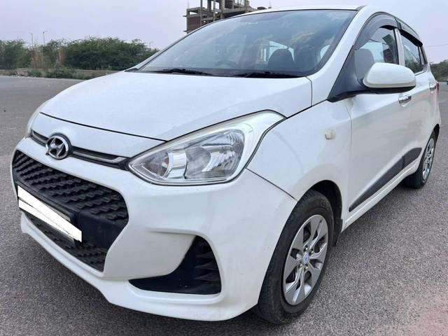 https://images10.gaadi.com/usedcar_image/4630840/original/processed_b6cca7b425f87da83e1503fb4ff7d5f9.jpg?imwidth=6402