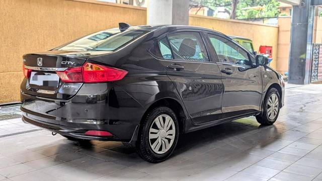 https://images10.gaadi.com/usedcar_image/4630846/original/processed_6324052f8c0f350e9ac164c9faee8c75.jpg?imwidth=6401