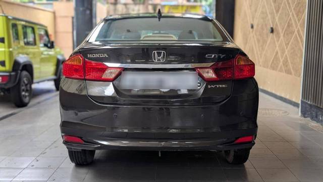 https://images10.gaadi.com/usedcar_image/4630846/original/processed_66264c815e3222060a3e5eb6c1239965.jpg?imwidth=6402