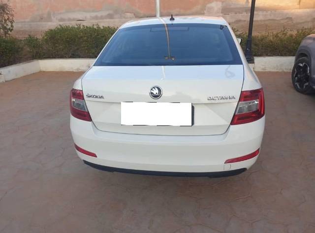 https://images10.gaadi.com/usedcar_image/4630927/original/processed_aeb462b1-5a87-4aff-9e22-29c76f4cc320.jpeg?imwidth=6402