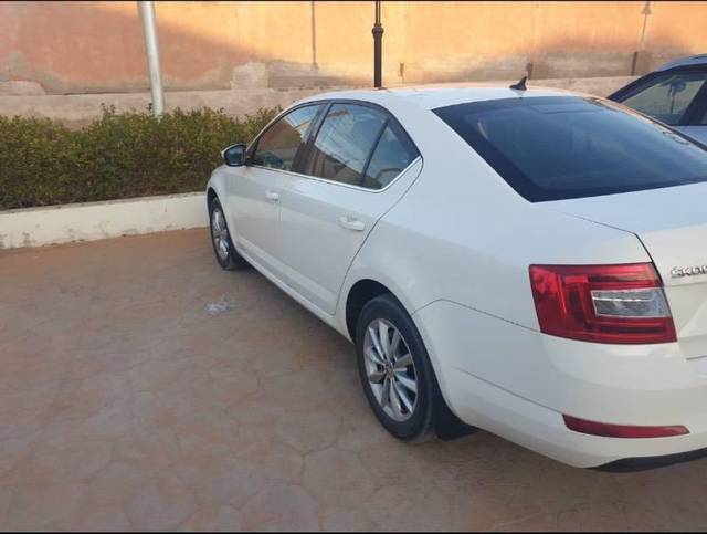 https://images10.gaadi.com/usedcar_image/4630927/original/processed_f32bbf16-2dbf-4844-a3d6-37f24ab72dbe.jpeg?imwidth=6400