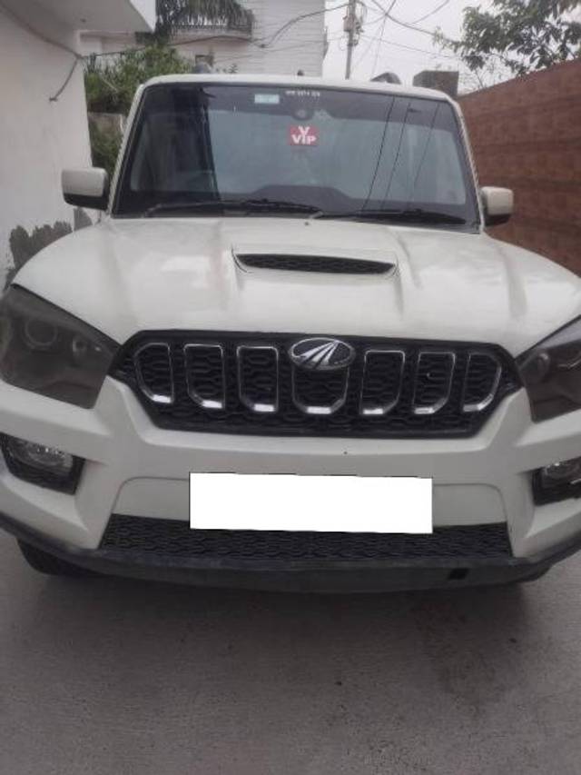 https://images10.gaadi.com/usedcar_image/4630933/original/processed_b0ac440d-73ae-409d-a744-91259f551218.jpg?imwidth=6400