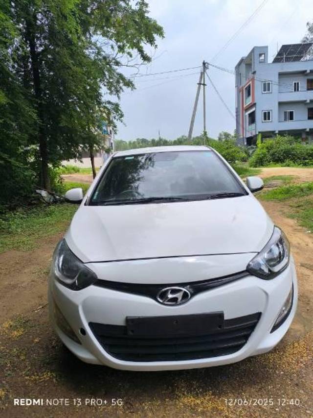 https://images10.gaadi.com/usedcar_image/4630944/original/processed_fa12a212-a46d-4e87-b361-6e5e257466c0.jpg?imwidth=6400