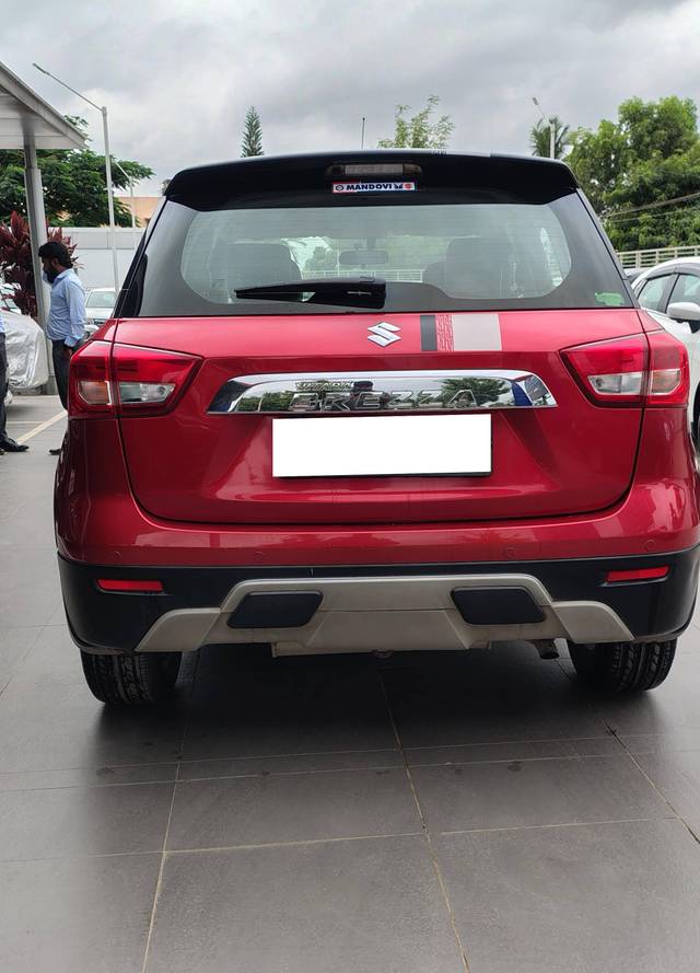 https://images10.gaadi.com/usedcar_image/4630993/original/processed_39545b4bcc9e7e9e9ff136771f816f2e.jpg?imwidth=6402