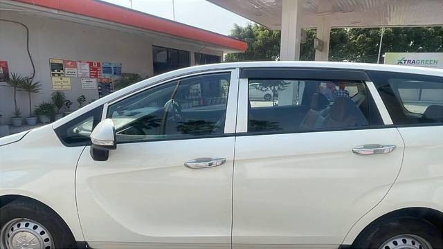 https://images10.gaadi.com/usedcar_image/4631002/original/processed_82d89b2e-27e8-4084-ac02-17814d6c3470.jpeg?imwidth=6402