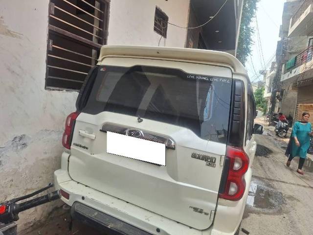 https://images10.gaadi.com/usedcar_image/4631010/original/processed_6da7cb5d-baf5-4e58-b5ae-fbc327a0deae.jpg?imwidth=6402