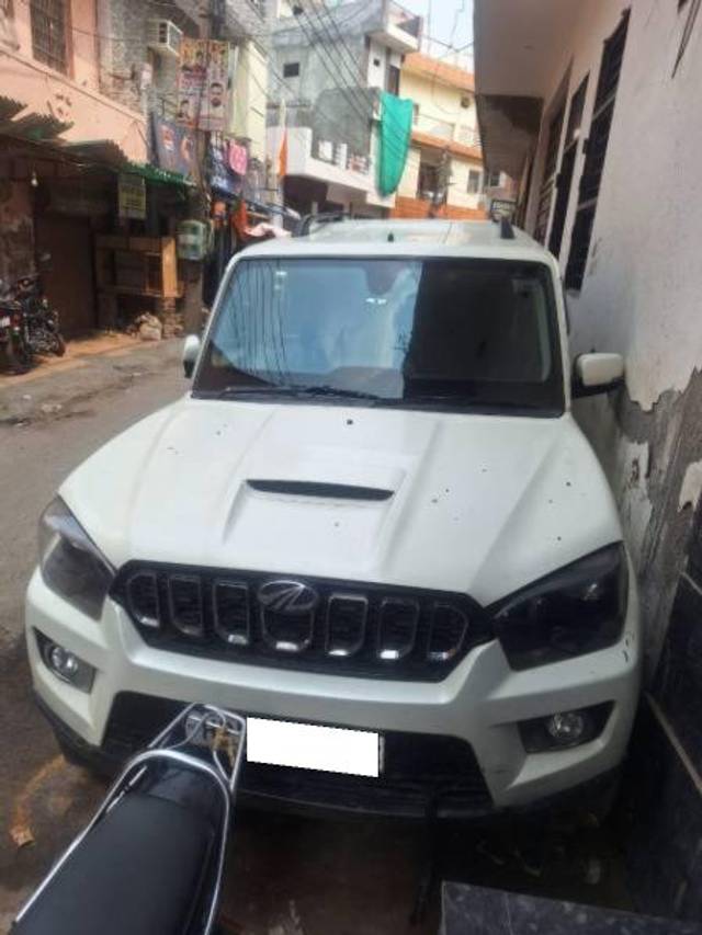 https://images10.gaadi.com/usedcar_image/4631010/original/processed_f2ac1b9d-16d9-4811-9bfe-f2ecf8eb5f27.jpg?imwidth=6400