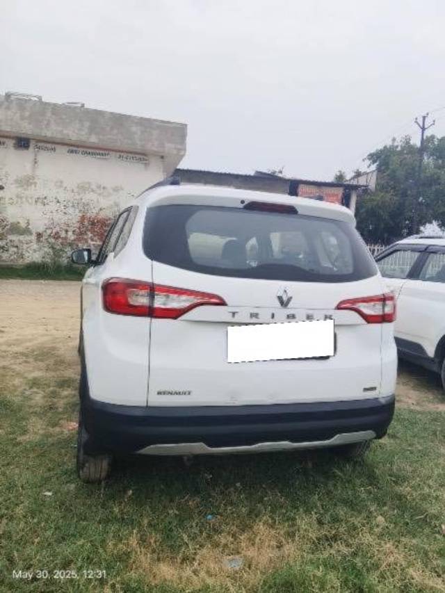 https://images10.gaadi.com/usedcar_image/4631014/original/processed_436b0f12-4d5a-4d74-acf3-a7ba3acb3bf2.jpeg?imwidth=6400