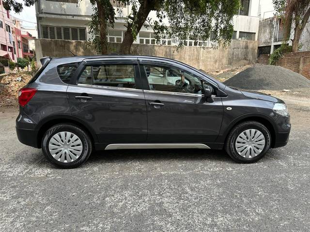https://images10.gaadi.com/usedcar_image/4631084/original/717edd9767187cdd1db89c3d76f09fb0.jpg?imwidth=6401