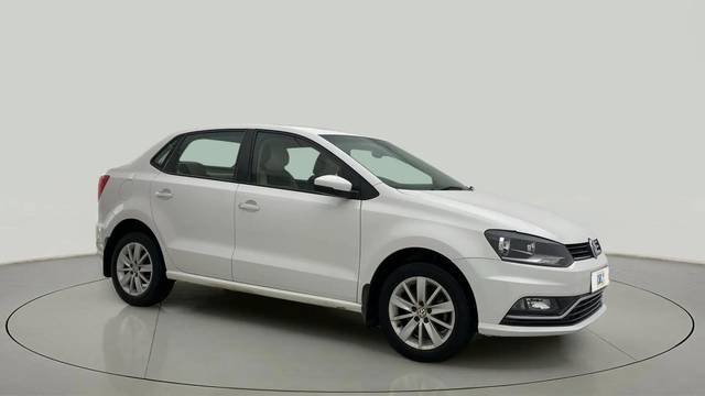 https://images10.gaadi.com/usedcar_image/4631097/original/972353b2646ee35966bbbda4a0f75842.jpg?imwidth=6400