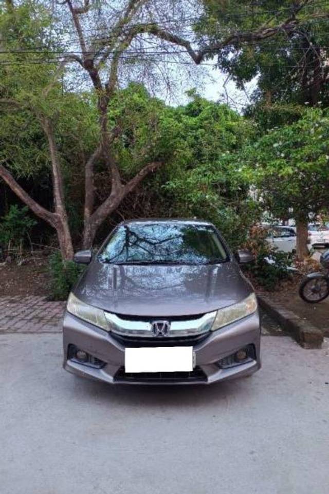 https://images10.gaadi.com/usedcar_image/4631124/original/processed_cdec731d-127d-4004-8188-9f82d385713b.jpg?imwidth=6400