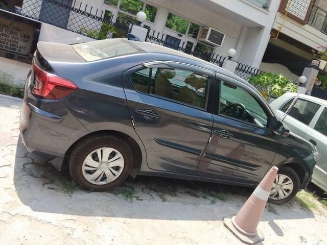 https://images10.gaadi.com/usedcar_image/4631126/original/processed_02808223-a06f-4cf9-84ca-cdcb308aae67.jpg?imwidth=6401