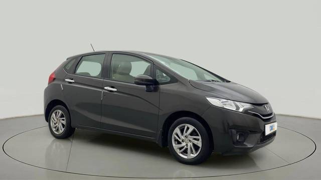 https://images10.gaadi.com/usedcar_image/4631127/original/8309f714447815fe453d32c672dbb2c7.jpg?imwidth=6400
