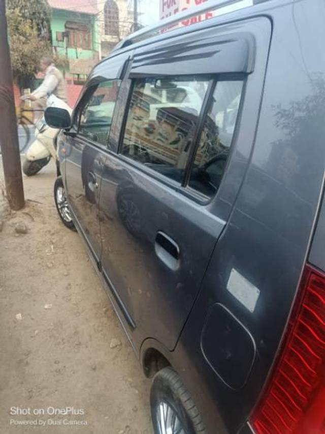 https://images10.gaadi.com/usedcar_image/4631184/original/processed_64772c98-766b-4ee8-8d47-bdede130035e.jpg?imwidth=6402