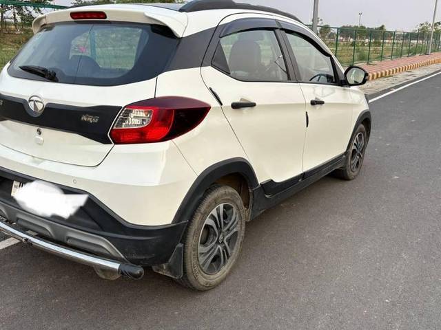 https://images10.gaadi.com/usedcar_image/4631192/original/processed_d4cb6d31-c0a3-4083-b487-65205ec61ee4.jpg?imwidth=6401
