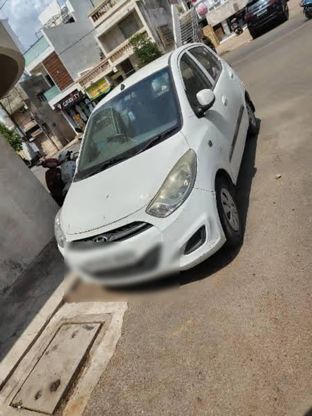 https://images10.gaadi.com/usedcar_image/4631210/original/85536e79-75de-4326-a5d3-cdf48b1fa5c9.png?imwidth=6402