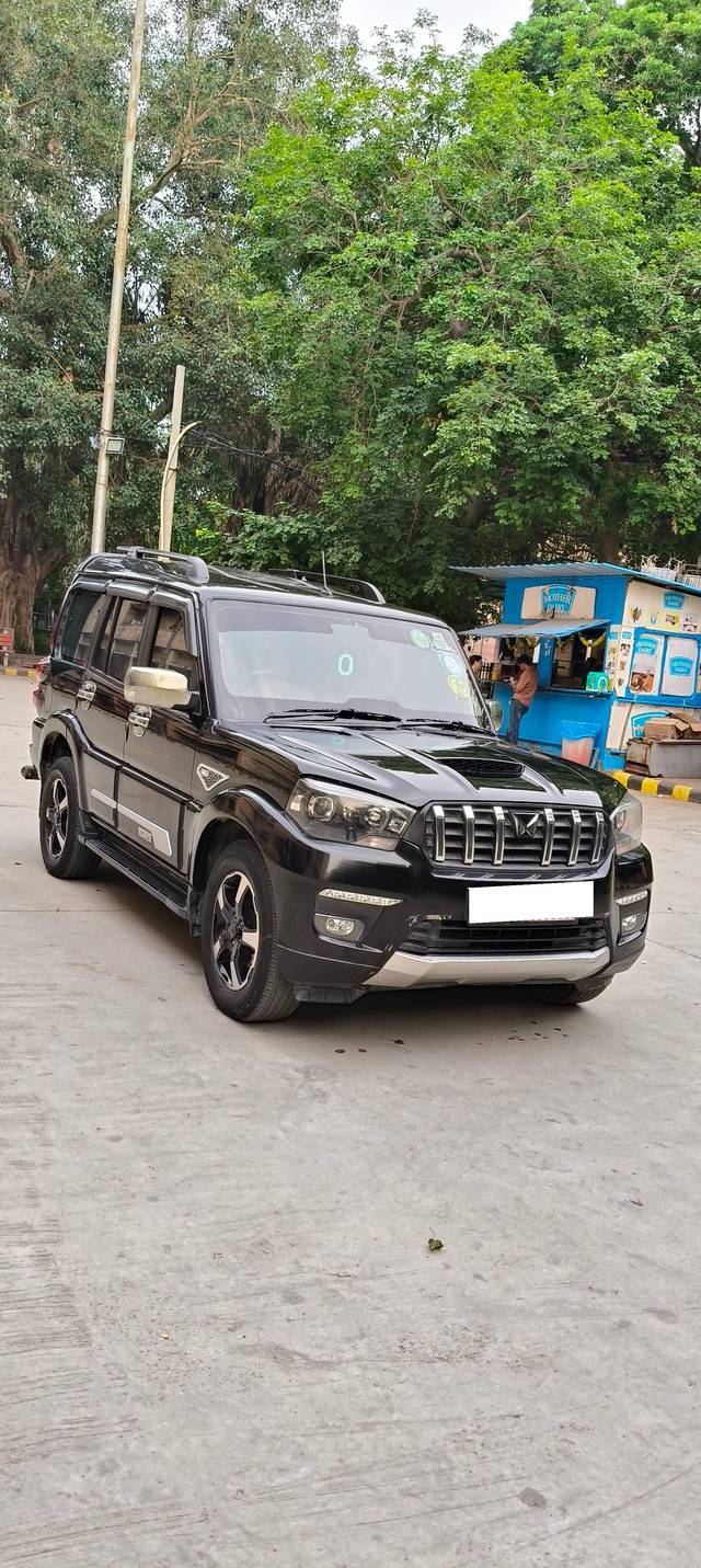 https://images10.gaadi.com/usedcar_image/4631265/original/processed_c89a39f0cd9e034135560389f9081ca2.jpg?imwidth=6400