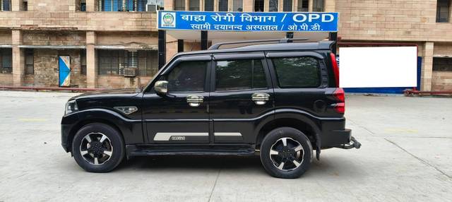 https://images10.gaadi.com/usedcar_image/4631265/original/processed_d63a3d33ec20c3916b806511d5f2b7cd.jpg?imwidth=6402