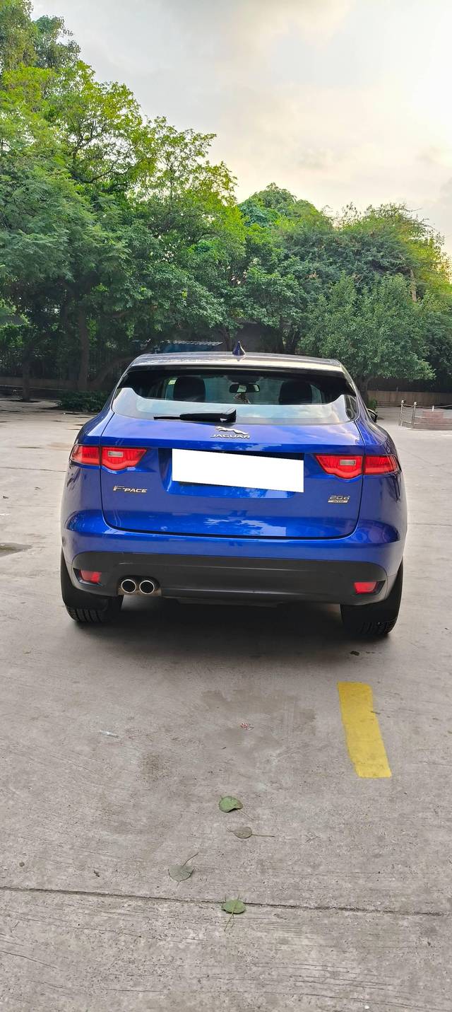 https://images10.gaadi.com/usedcar_image/4631272/original/processed_a159ba0bc25a0601466d3eda7340f7d4.jpg?imwidth=6402