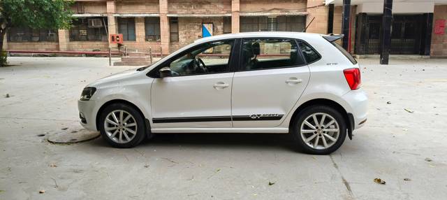 https://images10.gaadi.com/usedcar_image/4631273/original/processed_fe552359a349c009cc08a546e3f22a18.jpg?imwidth=6402