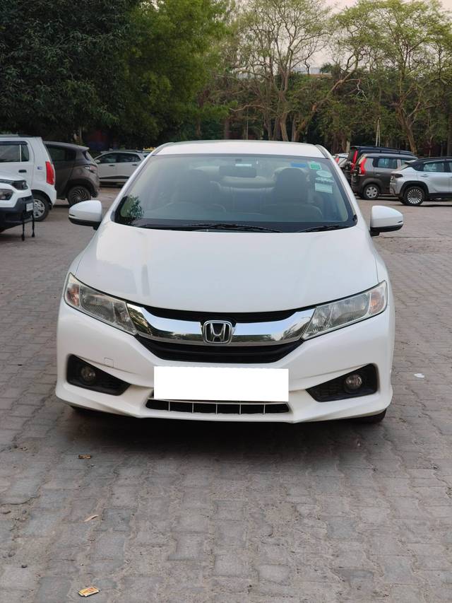 https://images10.gaadi.com/usedcar_image/4631274/original/processed_8c5b14e5114a7cee3a5607d8e058ff39.jpg?imwidth=6400