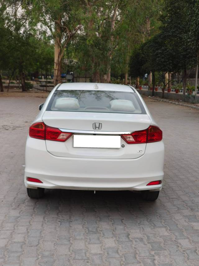 https://images10.gaadi.com/usedcar_image/4631274/original/processed_a1b32433f4033ffa318e9f596e53636e.jpg?imwidth=6402