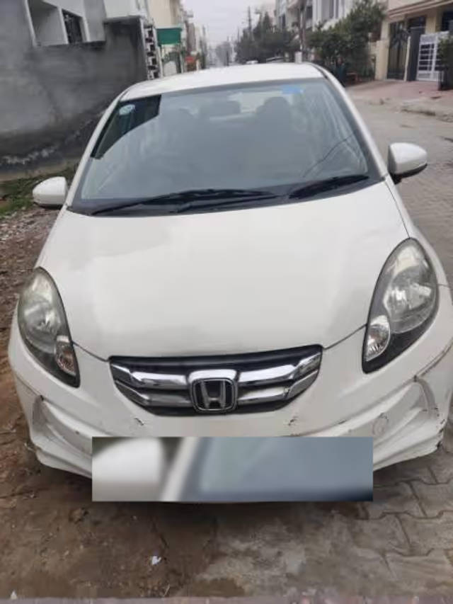 https://images10.gaadi.com/usedcar_image/4631319/original/80fbb2c2-34cc-47df-9192-878cada8f7b1.png?imwidth=6400