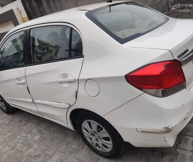 https://images10.gaadi.com/usedcar_image/4631319/original/processed_4319f257-74a1-437b-9d7b-1ad6ce823636.jpg?imwidth=6401