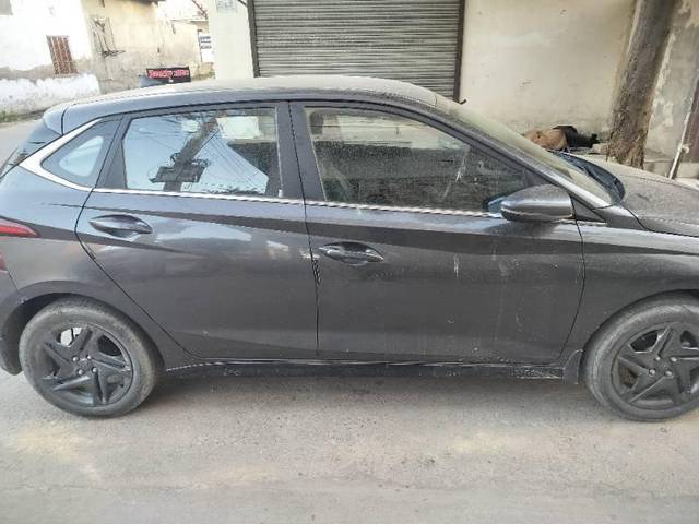 https://images10.gaadi.com/usedcar_image/4631347/original/processed_ec626844-e6f6-4d42-bf3f-1fdf30e0d9e8.jpg?imwidth=6401
