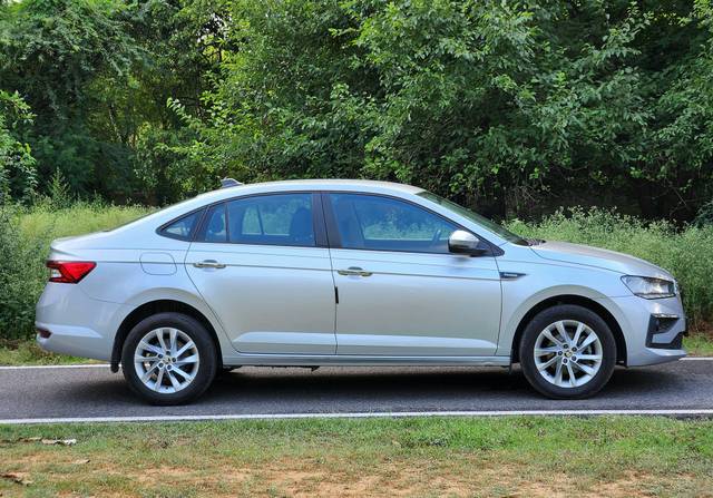 https://images10.gaadi.com/usedcar_image/4631348/original/processed_11d0c9a5cc81ee6a1a88d5f566ebecbd.jpg?imwidth=6401