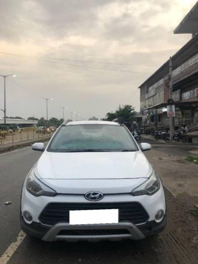 https://images10.gaadi.com/usedcar_image/4631352/original/processed_febeeb50-60f5-4490-95eb-54a5f56c6056.jpg?imwidth=6400