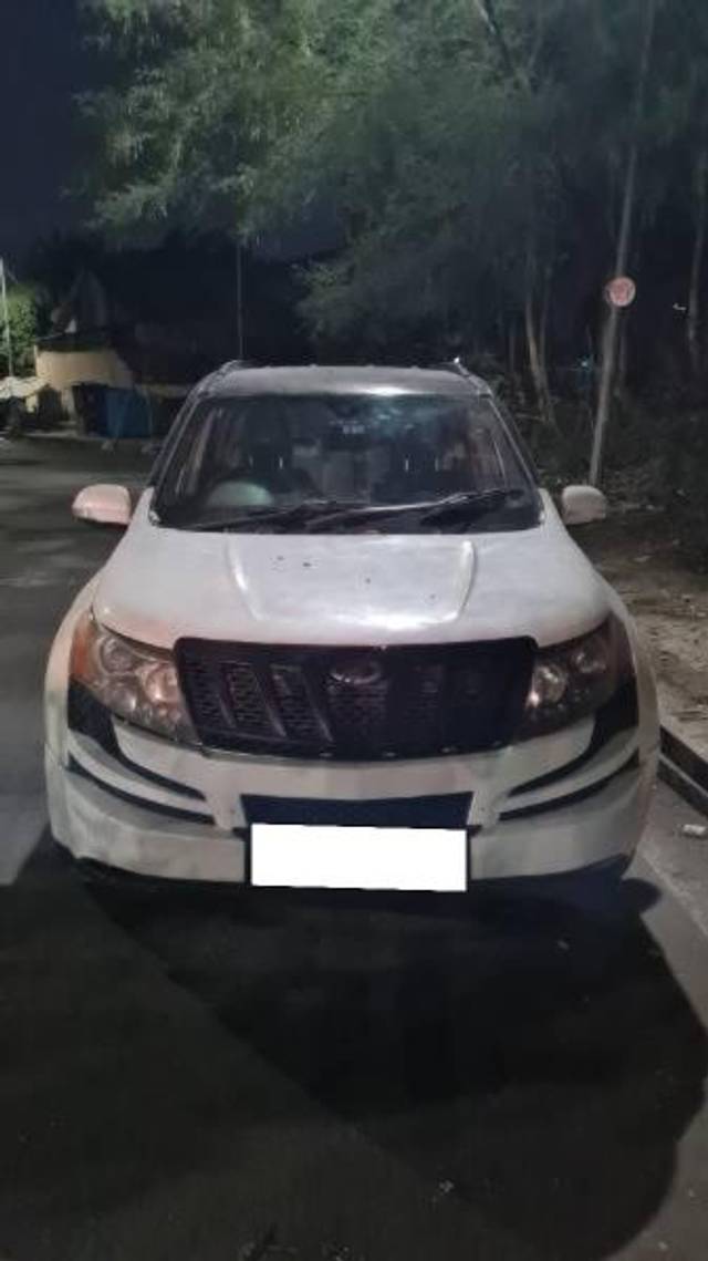 https://images10.gaadi.com/usedcar_image/4631371/original/processed_5edf32bb-1c01-44f8-86c4-44d0547286e3.jpg?imwidth=6400