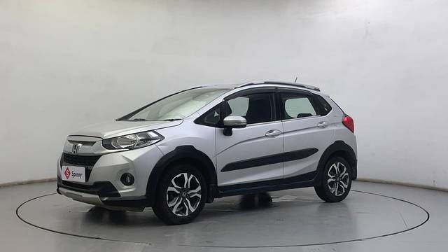 https://images10.gaadi.com/usedcar_image/4631442/original/6e169648026ebd2053eb4baf4ea935bd.JPG?imwidth=6400
