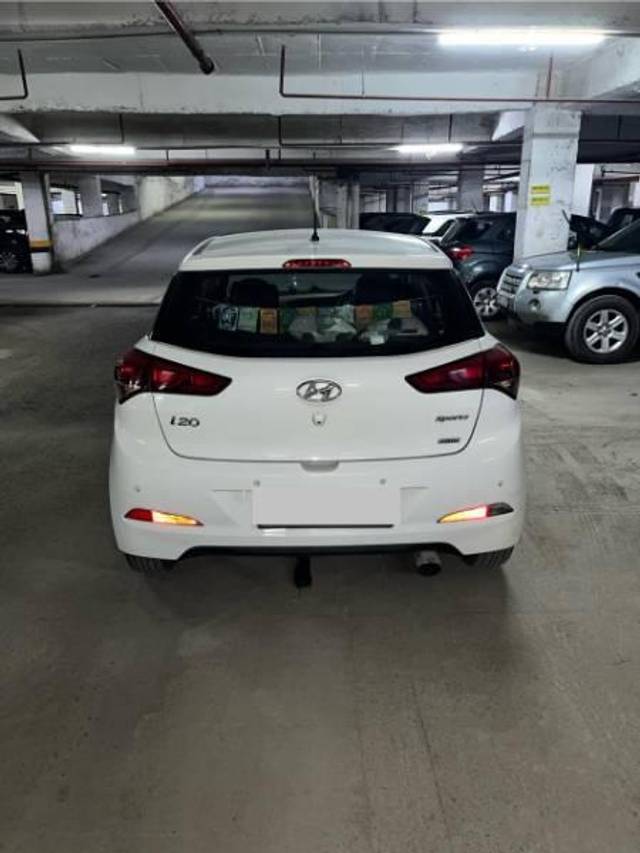 https://images10.gaadi.com/usedcar_image/4631478/original/processed_605bf9e4-ae7b-4b77-a843-3134077743fe.jpg?imwidth=6401