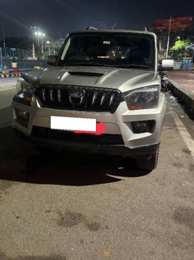 https://images10.gaadi.com/usedcar_image/4631505/original/processed_9a4b2072-1e76-4872-a6ef-891764ad2fc2.jpeg?imwidth=6402