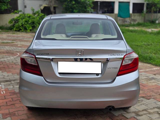 https://images10.gaadi.com/usedcar_image/4631518/original/processed_4dc41cc51bf15944958143767a9b087a.jpg?imwidth=6402