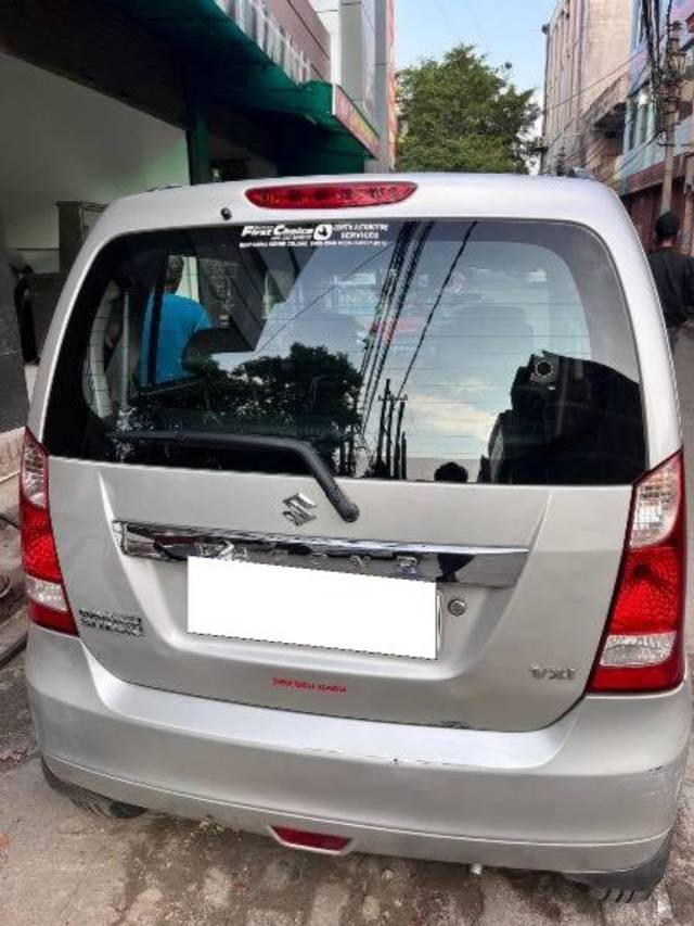 https://images10.gaadi.com/usedcar_image/4631523/original/processed_5f420a14-6759-47cb-8a4f-a7b278edadbb.jpeg?imwidth=6401