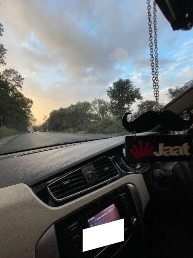 https://images10.gaadi.com/usedcar_image/4631556/original/processed_d8115f1c-dfc6-494e-a63d-b46a4ddd89dd.jpeg?imwidth=6401