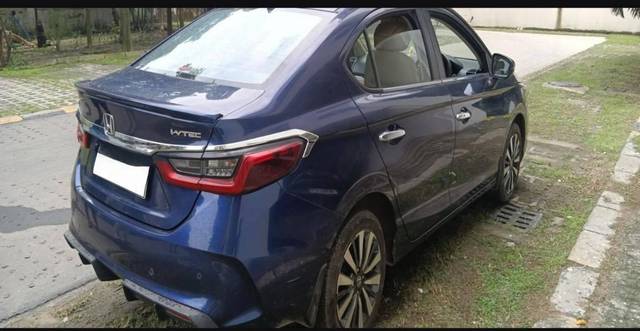 https://images10.gaadi.com/usedcar_image/4631562/original/processed_0b8c1b11-f231-44bc-a477-d348abe14340.jpeg?imwidth=6402