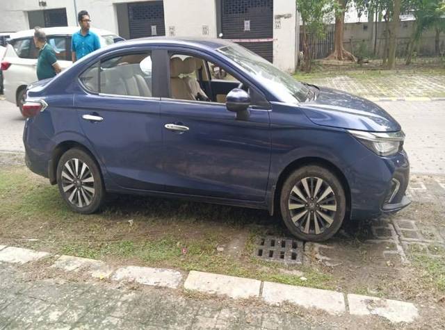 https://images10.gaadi.com/usedcar_image/4631562/original/processed_8897a799-5169-4b3c-a941-83e9e61880a1.jpeg?imwidth=6401