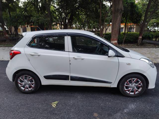 https://images10.gaadi.com/usedcar_image/4631568/original/7c2c20b8e7cd95ed1431f9abc575d5ac.jpg?imwidth=6401