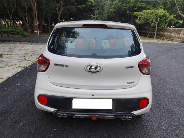 https://images10.gaadi.com/usedcar_image/4631568/original/processed_257f2485b6214b6784899c2db8d12363.jpg?imwidth=6402