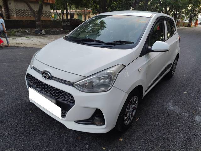https://images10.gaadi.com/usedcar_image/4631568/original/processed_cfb40197b21c4baffb3d782e1b17f89e.jpg?imwidth=6400