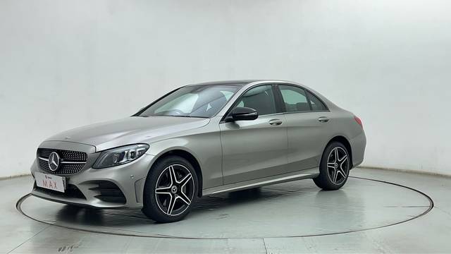 https://images10.gaadi.com/usedcar_image/4631585/original/5f35f5e16e9674935147a3b8bc4f618c.JPG?imwidth=6400